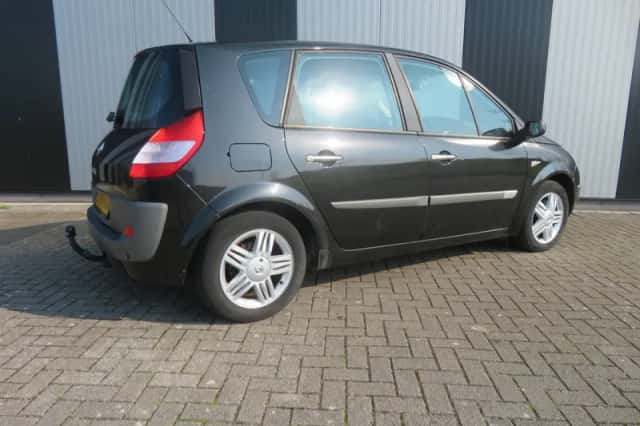 Renault Scénic (2004) thumbnail 3