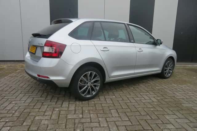 Škoda Rapid (2015) thumbnail 3