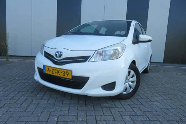Toyota Yaris (2015) thumbnail 1