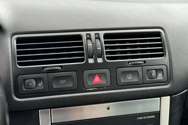 Volkswagen Golf (2003) thumbnail 33