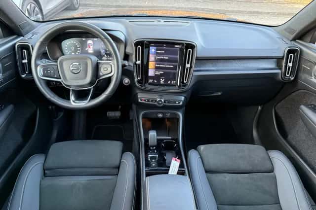 Volvo XC40 (2022) thumbnail 2