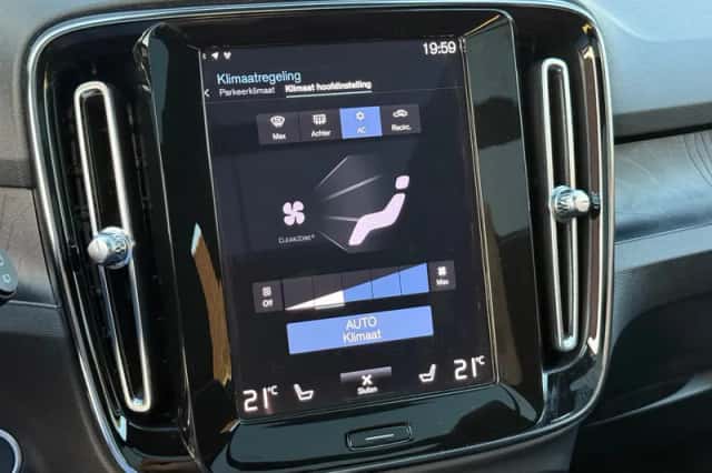 Volvo XC40 (2022) thumbnail 41