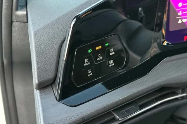 Volkswagen Golf (2023) thumbnail 30