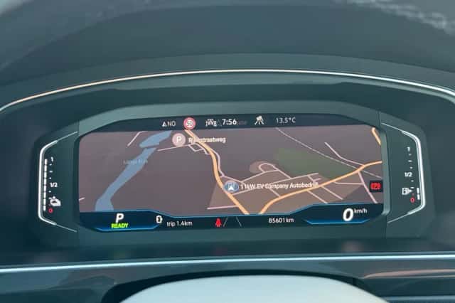 Volkswagen Tiguan (2022) thumbnail 3