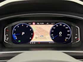 Volkswagen Tiguan (2021) thumbnail 3
