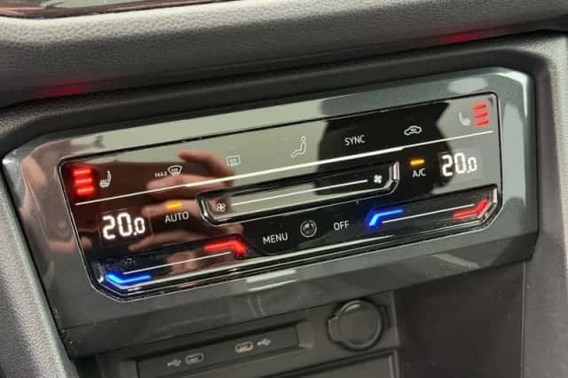 Volkswagen Tiguan (2021) thumbnail 35
