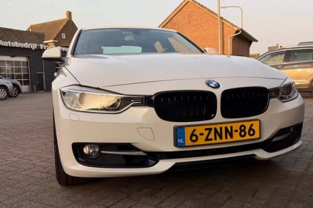 BMW 3-Serie (2015) thumbnail 12