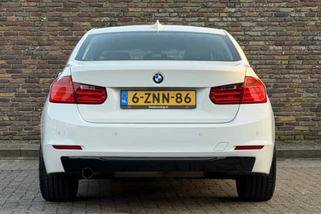 BMW 3-Serie (2015) thumbnail 9