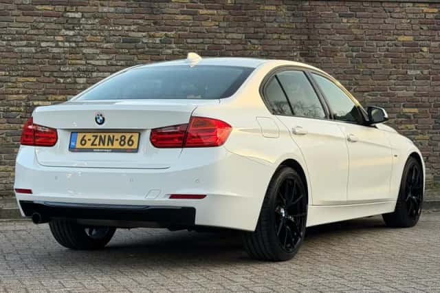 BMW 3-Serie (2015) thumbnail 10
