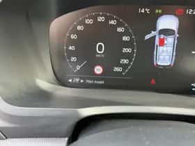 Volvo XC90 (2021) thumbnail 40