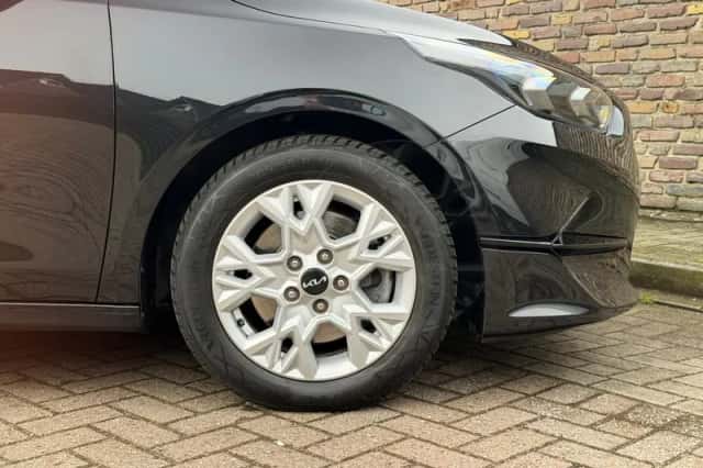 Kia Ceed (2022) thumbnail 11