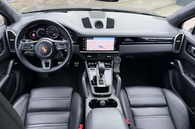 Porsche Cayenne (2022) thumbnail 2