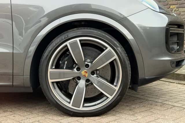 Porsche Cayenne (2022) thumbnail 11