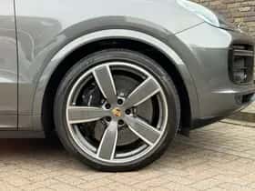 Porsche Cayenne (2022) thumbnail 11