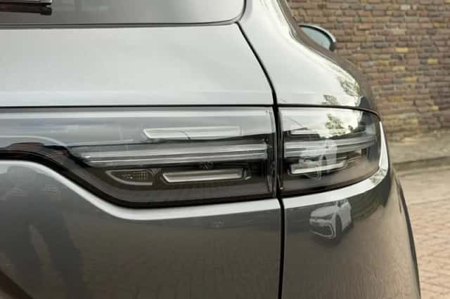 Porsche Cayenne (2022) thumbnail 16