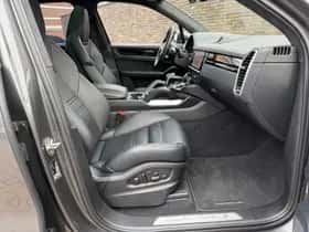 Porsche Cayenne (2022) thumbnail 22