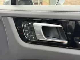 Porsche Cayenne (2022) thumbnail 31
