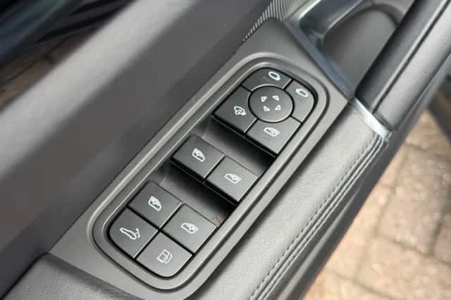 Porsche Cayenne (2022) thumbnail 33