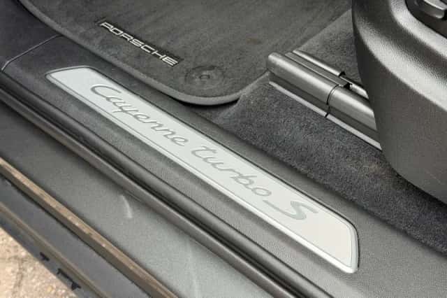 Porsche Cayenne (2022) thumbnail 38