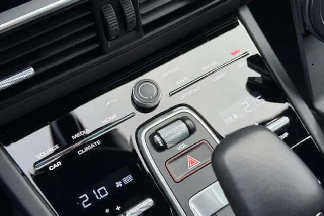 Porsche Cayenne (2022) thumbnail 53