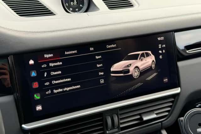 Porsche Cayenne (2022) thumbnail 58