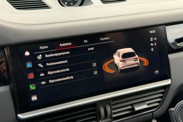 Porsche Cayenne (2022) thumbnail 59