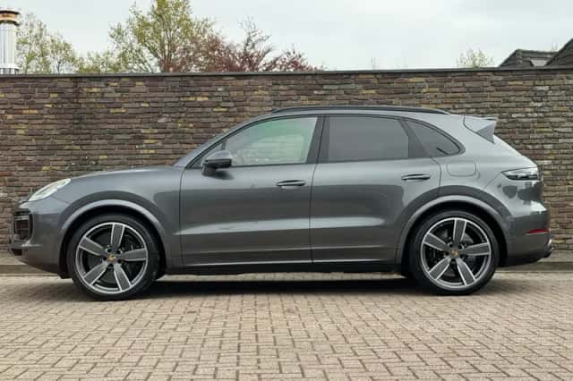 Porsche Cayenne (2022) thumbnail 7