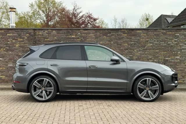 Porsche Cayenne (2022) thumbnail 8