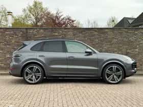 Porsche Cayenne (2022) thumbnail 8