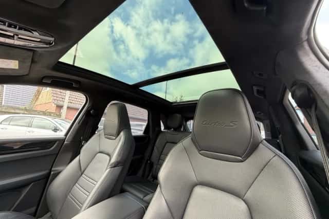 Porsche Cayenne (2022) thumbnail 74