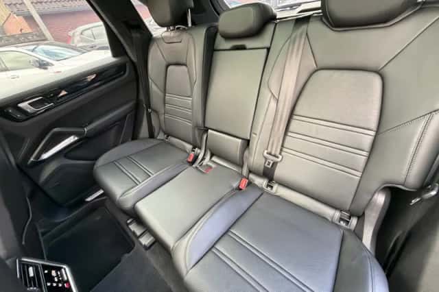 Porsche Cayenne (2022) thumbnail 76