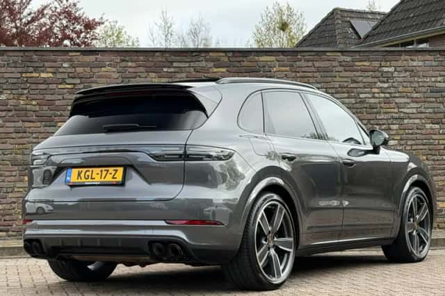 Porsche Cayenne (2022) thumbnail 9