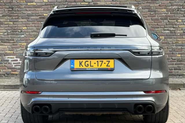 Porsche Cayenne (2022) thumbnail 10