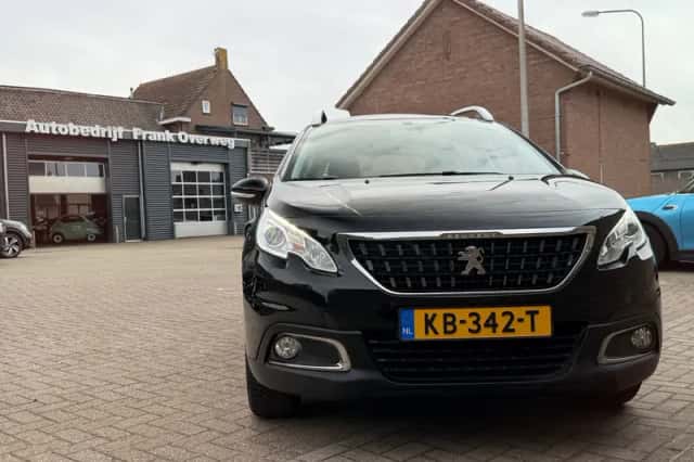 Peugeot 2008 (2016) thumbnail 12