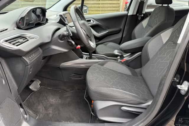 Peugeot 2008 (2016) thumbnail 15