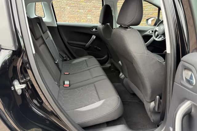 Peugeot 2008 (2016) thumbnail 18