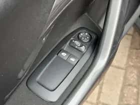 Peugeot 2008 (2016) thumbnail 21