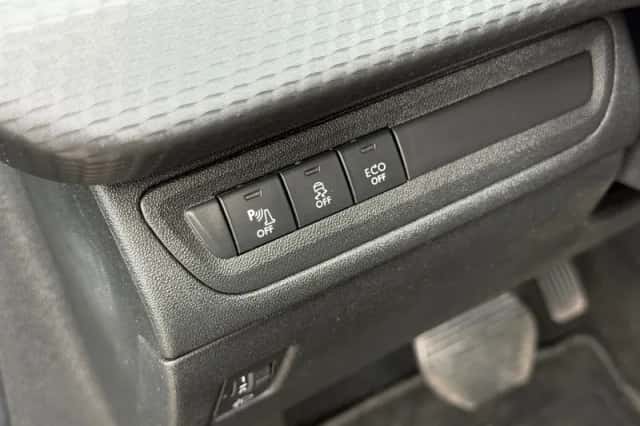 Peugeot 2008 (2016) thumbnail 23