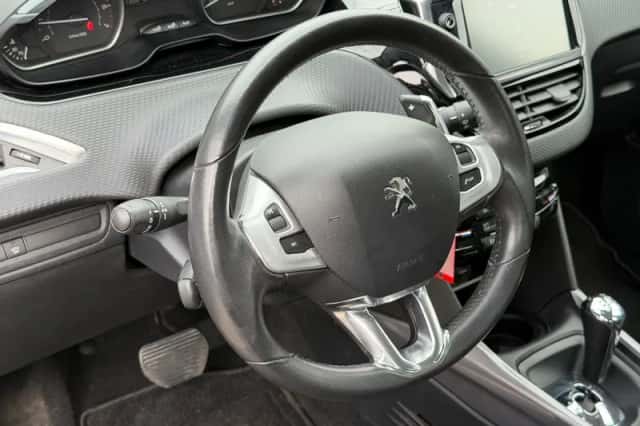 Peugeot 2008 (2016) thumbnail 25