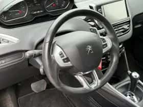 Peugeot 2008 (2016) thumbnail 25