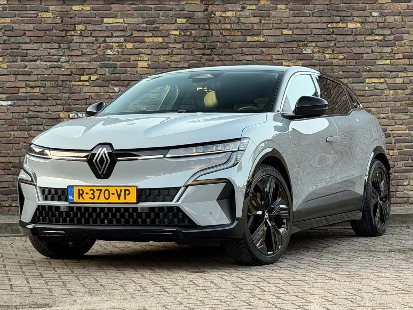 Renault Mégane E-Tech (2022) — foto 1