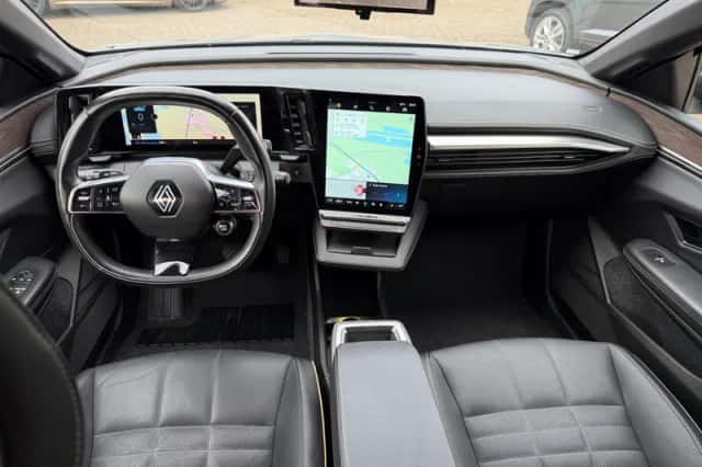 Renault Mégane E-Tech (2022) thumbnail 2