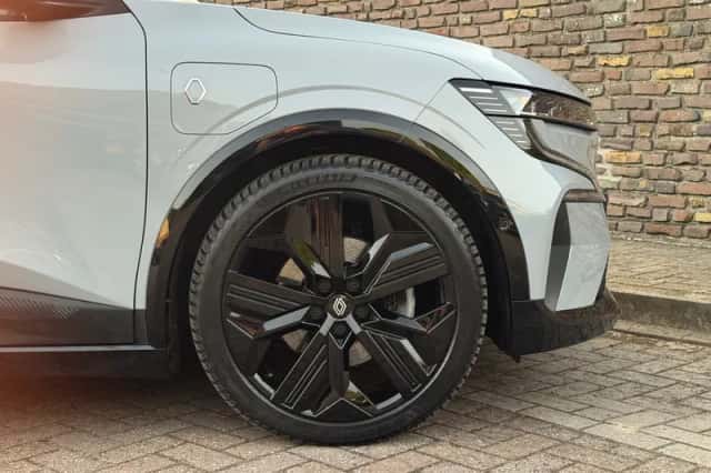 Renault Mégane E-Tech (2022) thumbnail 11
