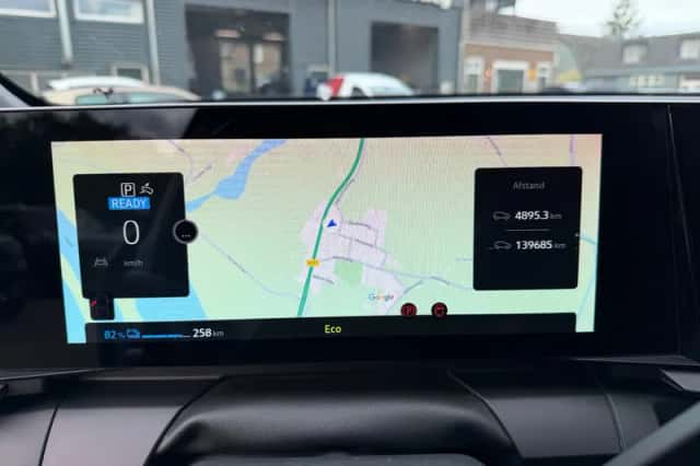 Renault Mégane E-Tech (2022) thumbnail 3