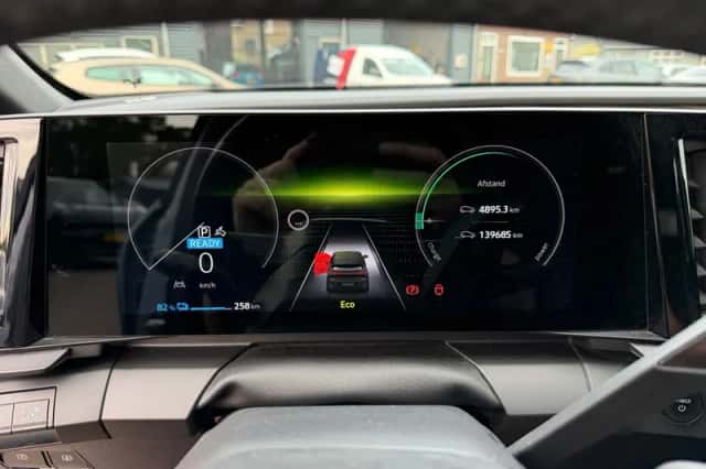 Renault Mégane E-Tech (2022) thumbnail 35