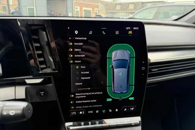 Renault Mégane E-Tech (2022) thumbnail 45