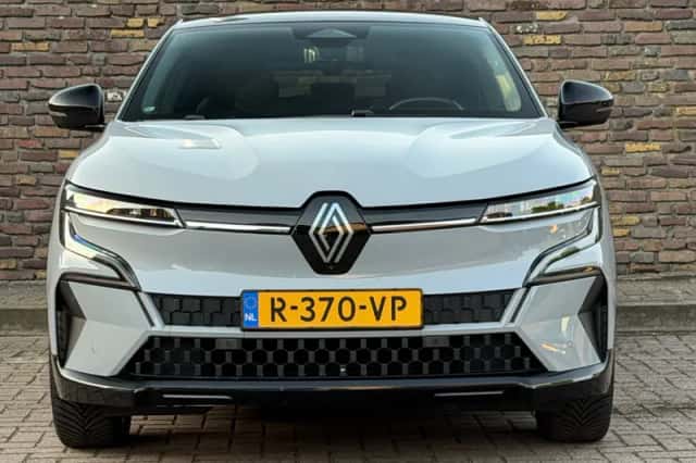 Renault Mégane E-Tech (2022) thumbnail 6