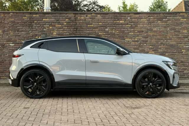 Renault Mégane E-Tech (2022) thumbnail 8
