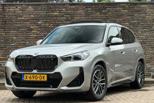BMW iX1 (2023) thumbnail 1