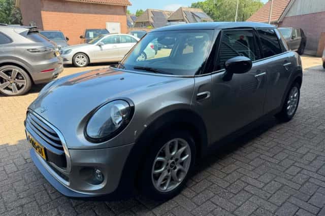 MINI Cooper (2019) thumbnail 1